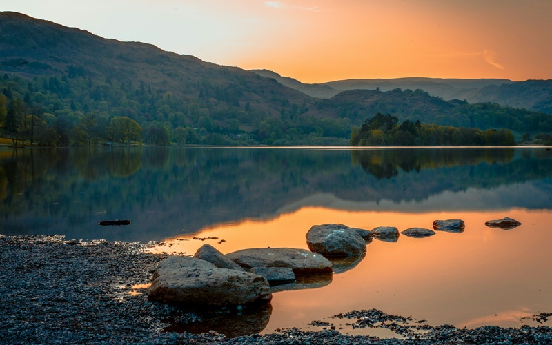 Lake-stones-sunrise