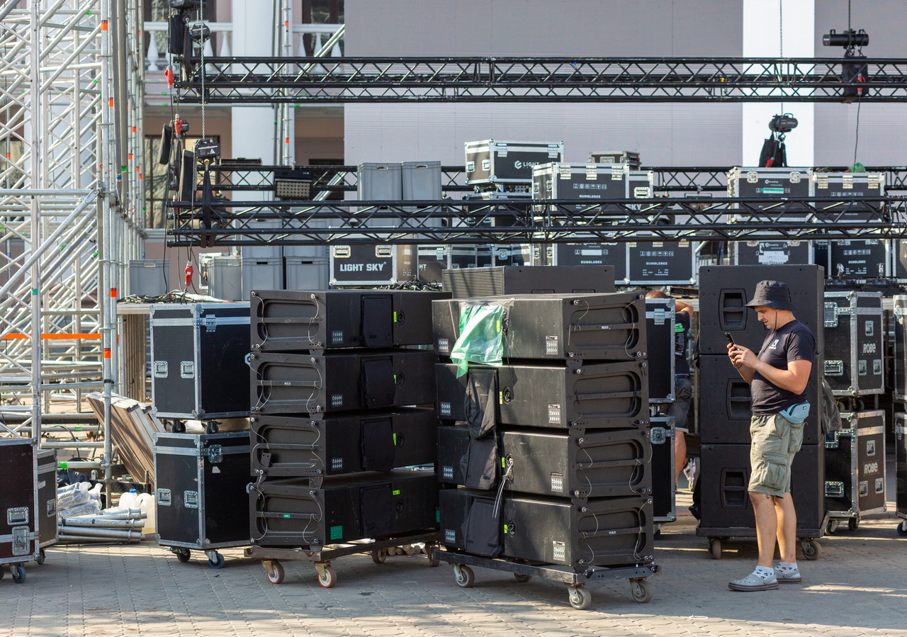 Moment April touring