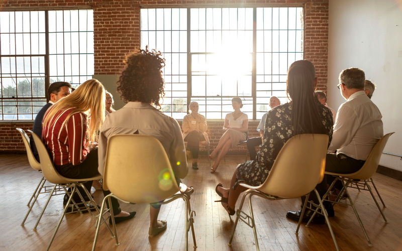 Informal-meeting-800x500
