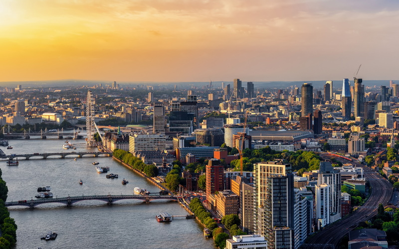 London-The-moment-june